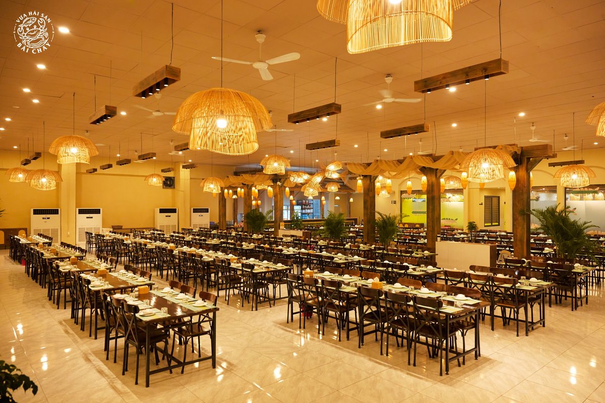Sảnh ăn lớn sức chứa 1200 khách Vựa Hải Sản Bãi Cháy – lớn nhất Hạ Long