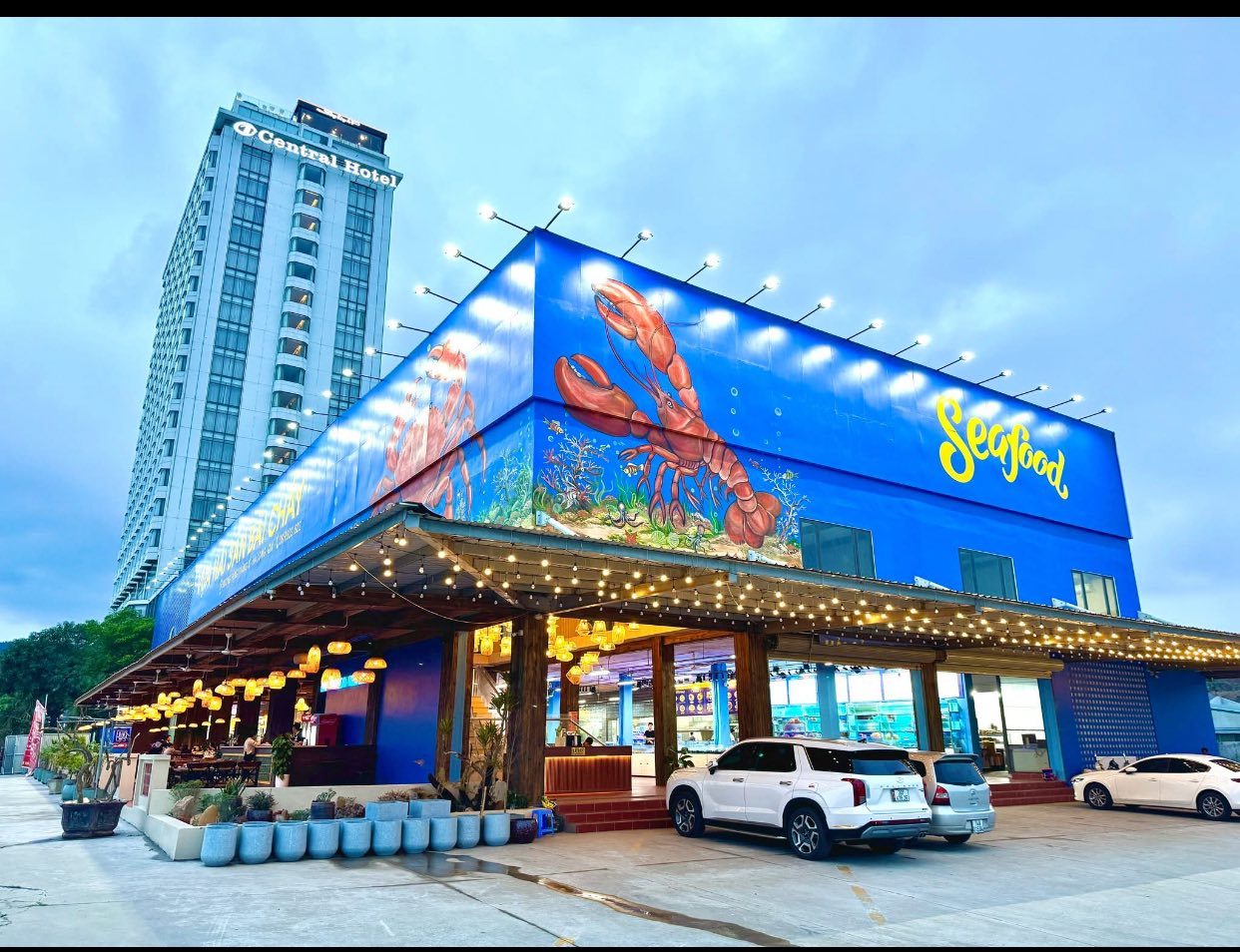 Vựa Hải Sản Bãi Cháy Hạ Long – mặt tiền tòa nhà 4000m² lớn nhất Hạ Long