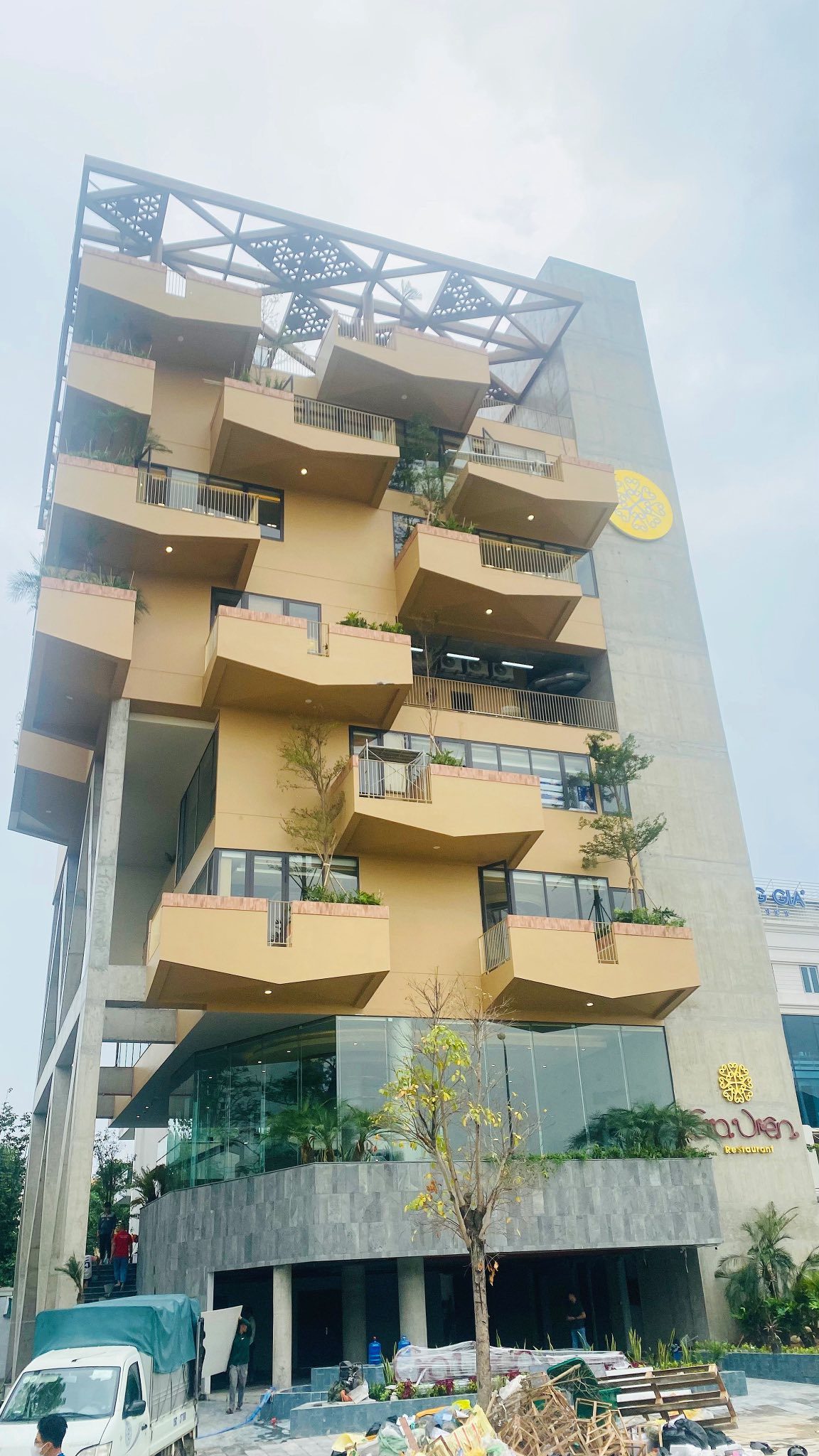 Nhà hàng Gia Viên Hải Dương – toà nhà 7 tầng thuộc Tập đoàn Nhất Ly Hải Phòng